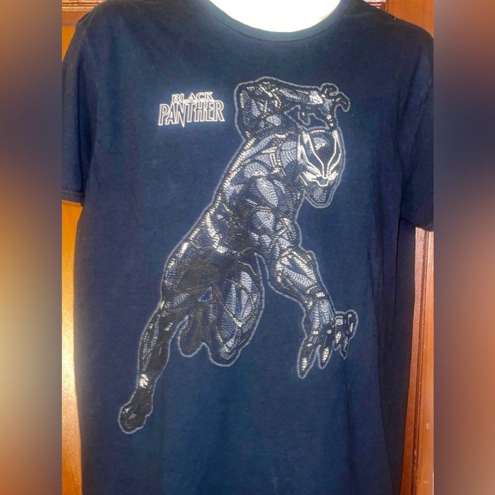 Marvel Black Panther T-Shirt. Size Large